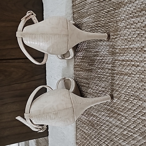 Heels - Picture 4 of 5